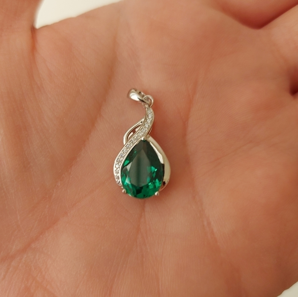 2.7 Carat Emerald Sterling Pendant - Picture 7 of 8